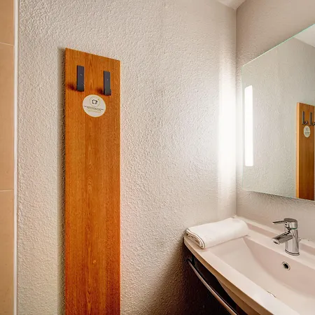 B&B Hotel Saint-Witz Hotel 2*