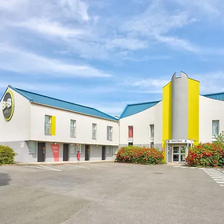 B&B Hotel Saint-Witz מלון סן-ויץ