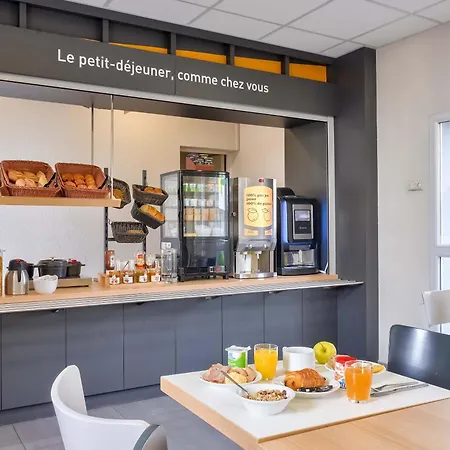 B&B Hotel Saint-Witz מלון סן-ויץ