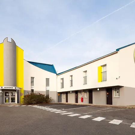 B&B Hotel Saint-Witz מלון