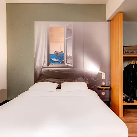 B&B Hotel Saint-Witz מלון