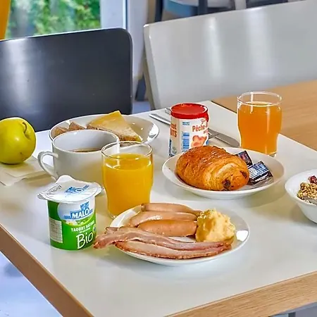 B&B Hotel Saint-Witz Hotel 2*
