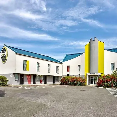 B&B Hotel Saint-Witz Hotel 2*