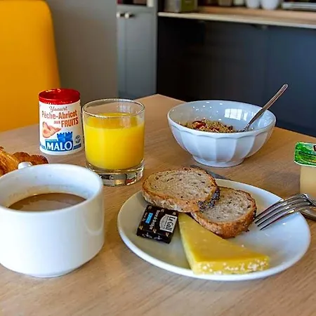 B&B Hotel Saint-Witz Hotel 2*