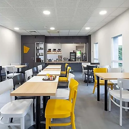 B&B Hotel Saint-Witz Hotel 2*