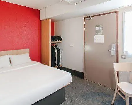 B&B Hotel Saint-Witz מלון 2*