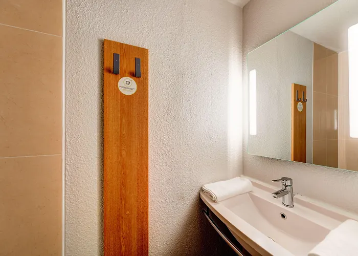 호텔 B&B Hotel Saint-Witz 2*