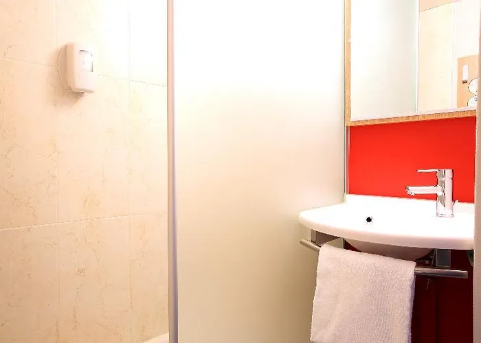 B&B Hotel Saint-Witz 생비츠